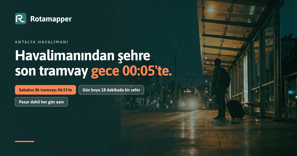 Gece bir tramvay peronunda valiziyle bekleyen tek bir yolcu; uzakta far ışığıyla yaklaşan tramvay. Üzerinde "Havalimanından şehre son tramvay gece 00:05'te" başlığı ve üç bilgi şeridi: sabahın ilk tramvayı 06:33'te, gün boyu 18 dakikada bir sefer, pazar dahil her gün aynı